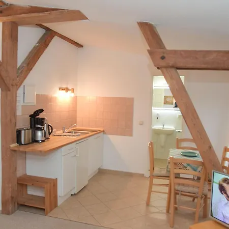 Thur Apartment *
