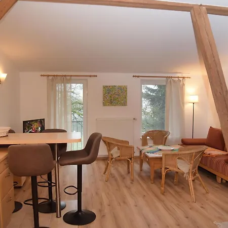 Thur Apartment *